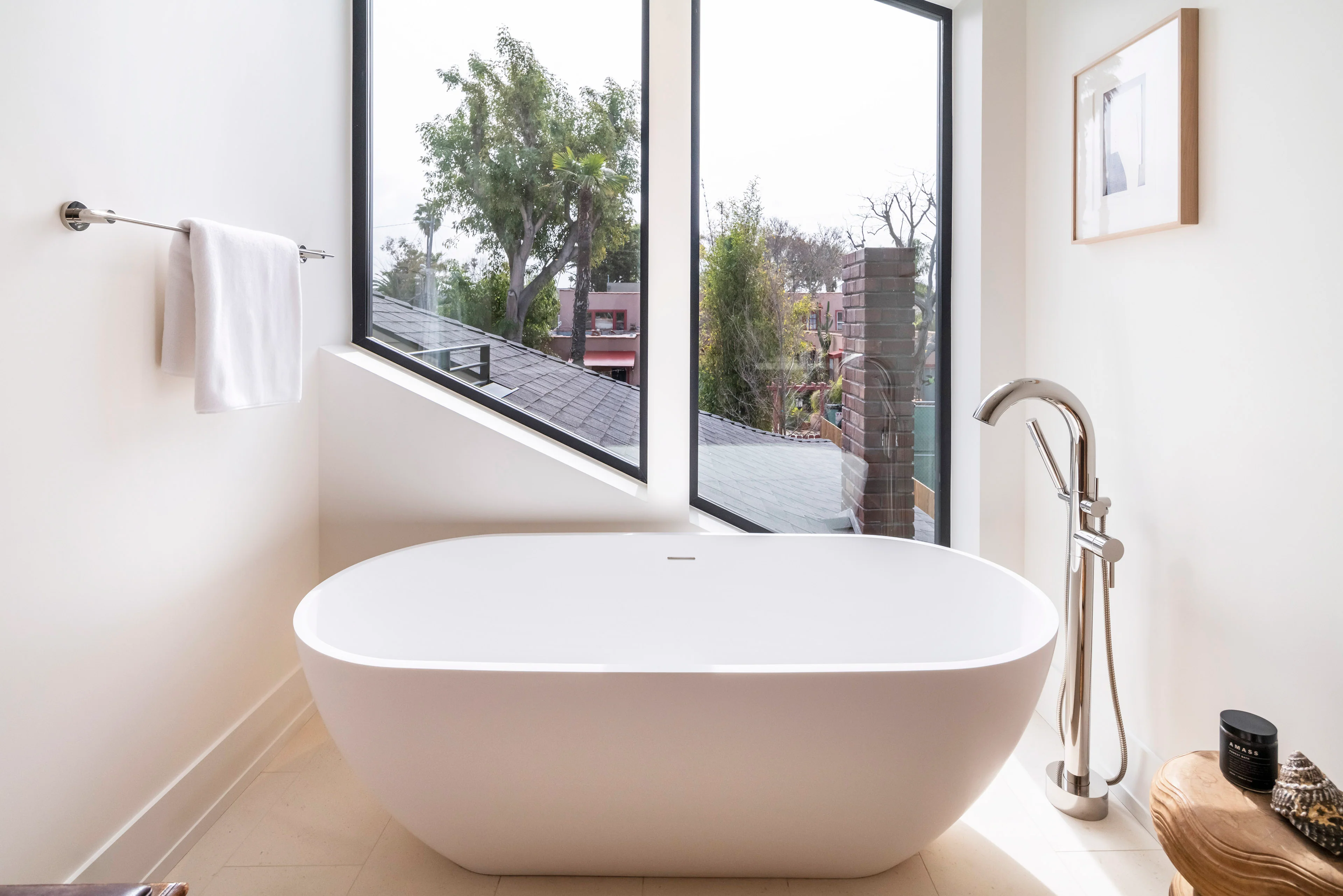 Nyoko 68" BARstone Freestanding Tub - Image 9
