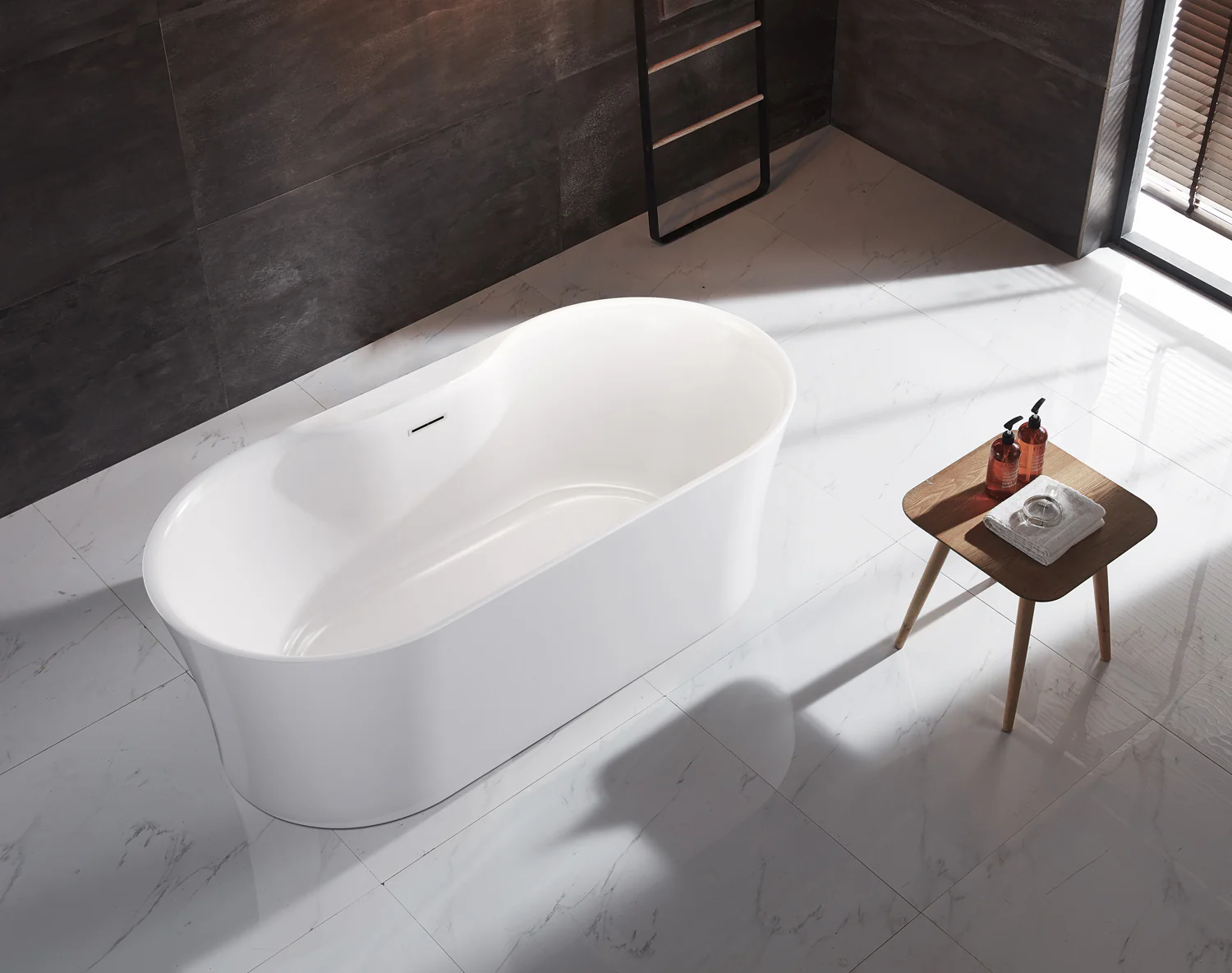 Onita 67" Acrylic Freestanding Tub with Integral Drain - Image 4